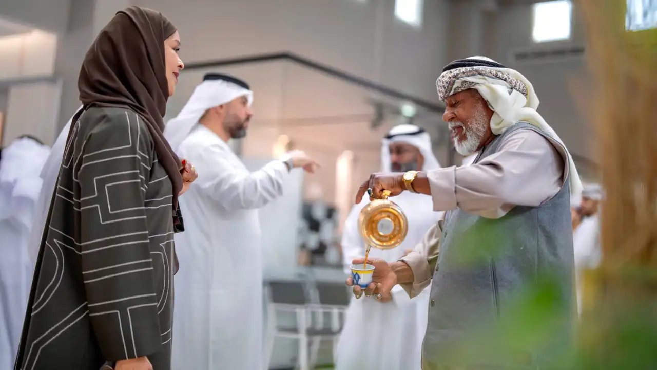 معهد الشارقة للتراث يطلق فعالية لتعزيز التواصل بين الموظفين